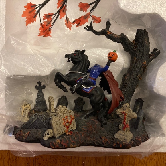 Department 56 Legends of Sleepy Hollow set - Picture 5 of 5